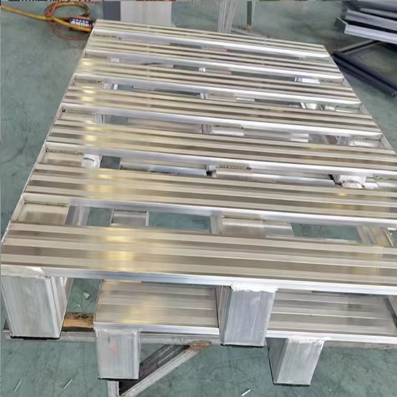 ת������